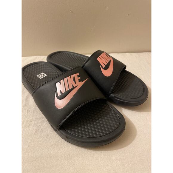 Nike Slides Women's‎ Size 10 Black/Pink Slip On Sandals Beach Active Outdoors - Picture 1 of 7